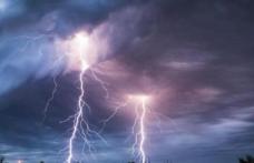 Furtuni și vijelii nimicitoare anunțate de meteorologi. Cod Portocaliu de vreme rea în 16 județe!