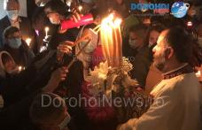 Slujba de Înviere: Mii de credincioși din Dorohoi și împrejurimi au luat Lumina Sfântă – FOTO