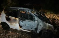 Incendiu izbucnit la un autoturism aflat în fața unei firme de dezmembrări