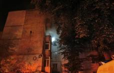 Mai multe persoane au fost evacuate după ce un apartament din Botoșani a luat foc - FOTO