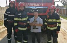 Cățel salvat de la moarte sigură de pompieri
