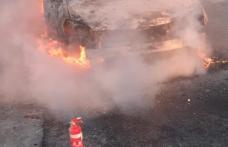 Autoturism distrus de flăcări la Cătămărăști Deal. Pompierii au intervenit pentru lichidarea incendiului