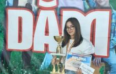 Trofeul Festivalului Național de Creație și Interpretare a Muzicii folk „Dăm folk” obținut de o dorohoiancă