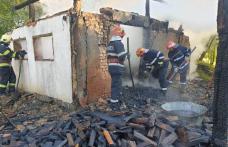 Anexă aprinsă de un scurtcircuit la Lozna. Pompierii dorohoieni au intervenit - FOTO