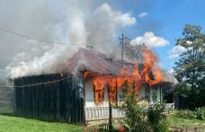 Casă cuprinsă de flăcări la Cordăreni. Proprietarul a ajuns la spital cu arsuri - FOTO