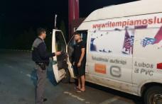 La plimbare, la volan, fără permis de conducere