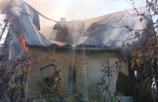 La 101 ani, o femeie din județul Botoșani și-a văzut casa mistuită de flăcări - FOTO