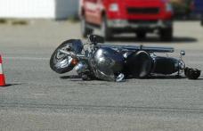 Tânăr ajuns la spital în urma unui accident rutier. O motocicletă și un autoturism s-au ciocnit