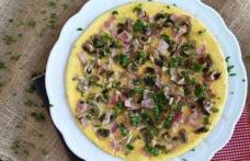 Omletă cu ciuperci, șuncă și patrunjel