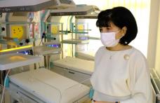 Clădiri iluminate în culoare violet de Ziua Mondială a Prematurității
