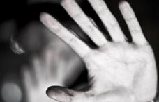 Primim la redacție – Un bărbat din Dorohoi a intrat într-o școală și a agresat fizic un elev