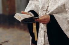 Preoți din județul Botoșani, acuzați că i-au dat afară din biserică pe cei vaccinați și le-au smuls masca enoriașilor