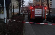 Miros puternic de gaz pe o stradă din Dorohoi după ce o autoutilitară a agățat o conductă - FOTO