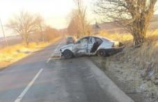 Accident pe drumul Dorohoi – Dumeni! O mașină s-a izbit într-un copac iar șoferul a plecat de la fața locului
