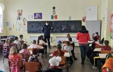 Activități preventive organizate în școli de jandarmii botoșăneni - FOTO