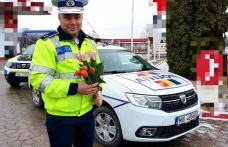 Poliţiştii urează tuturor doamnelor şi domnişoarelor o primăvară frumoasă şi „La mulţi ani!” - FOTO