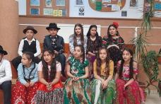 Evenimente artistice cu ocazia Zilei Internaționale a Rromilor la Școala „Ștefan cel Mare” Dorohoi - FOTO