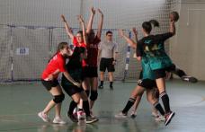 Elevii Școlii Gimnaziale „Mihail Kogălniceanu” Dorohoi prezenți la fazele zonale de handbal și fotbal - FOTO