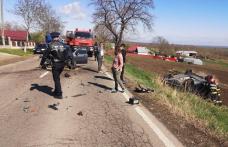 Accident la Văculești! O persoană a fost rănită după impactul dintre două mașini - FOTO