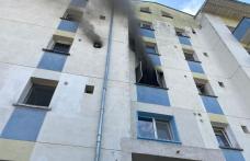 Panică într-un bloc din Botoșani! Incendiu izbucnit într-un apartament situat la etajul doi - FOTO