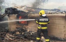 Anexă distrusă de foc în comuna Frumușica. Pompierii au intervenit pentru stingere