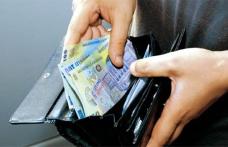 Tineri reținuți după ce au sustras mai multe bunuri și bani