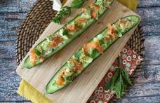 Castraveți umpluți cu orez, somon afumat și avocado