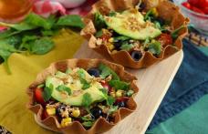Boluri din tortilla cu salată