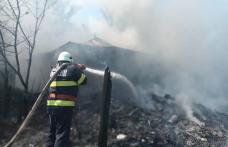 Un bărbat de 62 de ani și-a pierdut viața într-un incendiu care i-a cuprins casa - FOTO