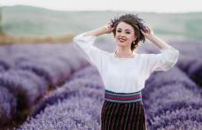 Dorohoianca Lorena Andrișan-Dupu a lansat o nouă melodie: „Plec, mămucă, de la tine” - VIDEO