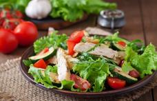 Salată cu piept de curcan pe grill