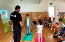 Poliţiştii botoşăneni alături de copii pentru promovarea siguranței pe internet şi a respectării regulilor de circulaţie