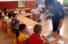 Polițiștii de la prevenire au vizitat Grădinițele din Suharău și Ibănești