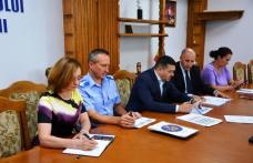 Ședință de lucru convocată de prefect în vederea gestionării începutului de an școlar - FOTO