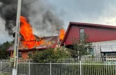 Casă cuprinsă de un incendiu violent la Cordăreni - FOTO