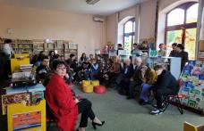 „Donează o carte pentru a educa împreună” - Activitate de voluntariat desfășurată la Biblioteca Municipală Dorohoi – FOTO