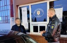 Dorea să ajungă în Franţa cu paşaportul consăteanului şi s-a ales cu dosar penal
