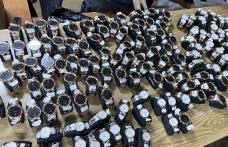 Ceasuri şi portcarduri ascunse şi nedeclarate descoperite la controlul de frontieră