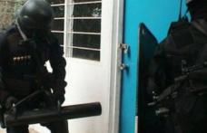 Percheziție domiciliară la un bărbat bănuit de comiterea infracțiunii de lovire sau alte violențe