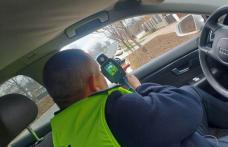 Cu 122 de km/h în localitate, și fără permis. Așa a fost depistat un tânăr din Suharău