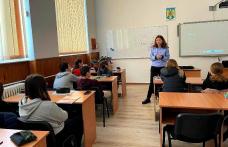 Poliţiştii botoşăneni alături de elevi pentru promovarea siguranței 