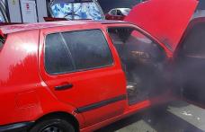 O mașină a luat foc în mers pe strada Împărat Traian din Botoșani
