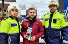 Polițiștii botoșăneni au oferit șoferilor căști de tip „hands-free” în cadrul acțiunii „Pierzi atenția, pierzi controlul!” - FOTO