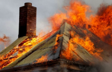 Două case afectate de incendii în ultimele 24 de ore