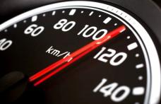 Amendă uriașă pentru un tânăr care a condus cu peste 140 de km/h în localitate și cu documente în neregulă