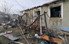 O familie formată din trei persoane a rămas fără acoperiș deasupra capului în urma unui incendiu - FOTO