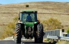 Mașină lovită de un tractor. Șoferul autoturismului a ajuns la spital