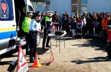 Poliţiştii botoşăneni alături de elevii Şcolii Gimnaziale „Octav Băncilă” Corni, pentru prevenirea victimizării acestora - FOTO
