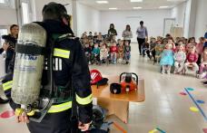 Pompierii încheie săptămâna alături de copii - FOTO