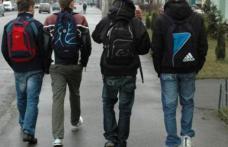 Razie în jurul școlilor! Polițiștii i-au urma chiulangiilor